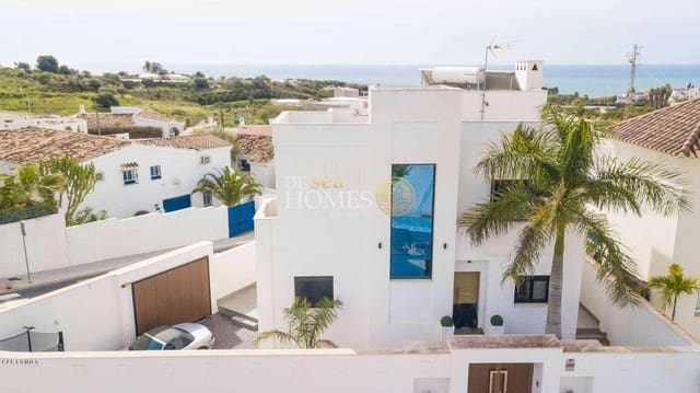 5 makuuhuone Huvila myytävänä paikassa Nerja mukana uima-altaan - 675 000 € (Ref: 8884268)