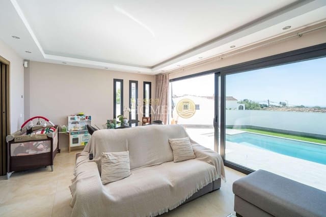 5 Zimmer Villa zu verkaufen in Nerja mit Pool - 675.000 € (Ref: 8884268)