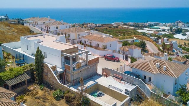 3 bedroom Villa for sale in Torrox Park, Torrox with pool garage - € 750,000 (Ref: 8896866)