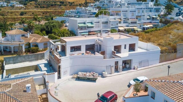 3 bedroom Villa for sale in Torrox Park, Torrox with pool garage - € 750,000 (Ref: 8896866)