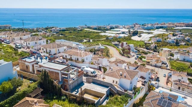 3 bedroom Villa for sale in Torrox Park, Torrox with pool garage - € 750,000 (Ref: 8896866)