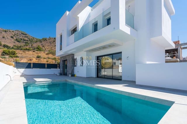 3 soveværelse Villa til salg i Avda Pescia - Ctra de Frigiliana, Nerja med swimmingpool - € 775.000 (Ref: 8896869)