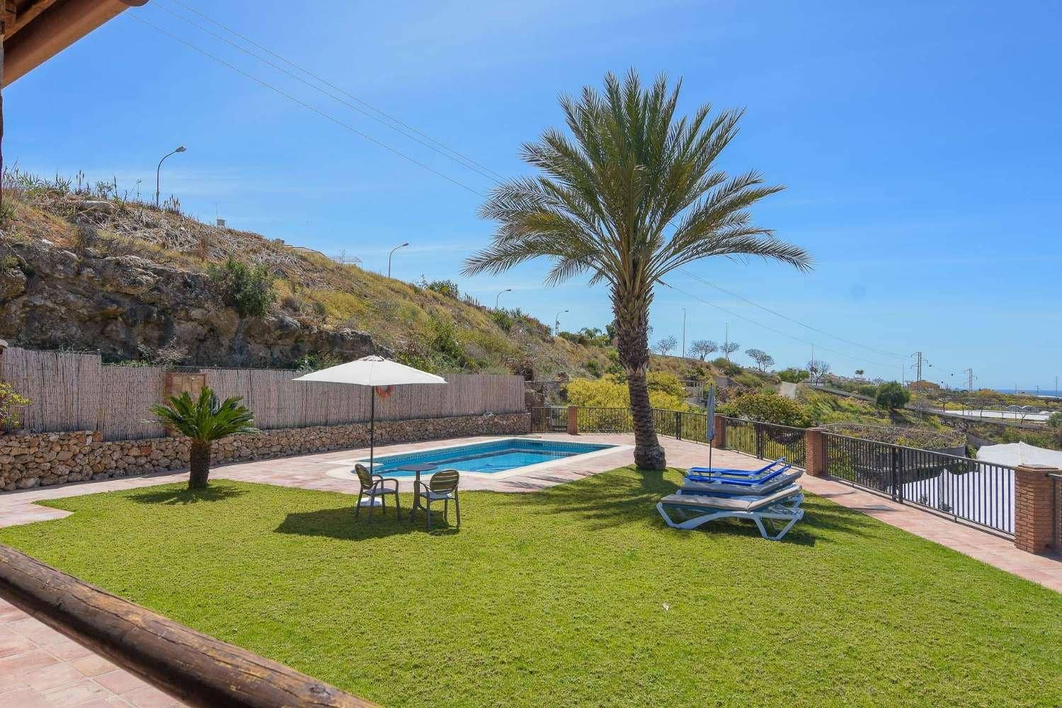 2 soverom Villa til leie i Torrox Park med svømmebasseng - € 1 450 (Ref: 8979316)