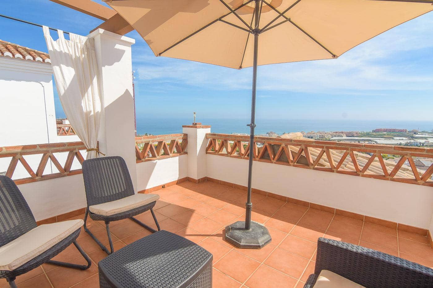 Villa for rent in Torrox Park with pool garage - € 1,450 (Ref: 9034708)