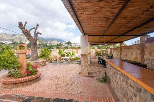 3 camera da letto Villa in vendita in Avda Pescia - Ctra de Frigiliana, Nerja con piscina - 1.200.000 € (Rif: 9048621)