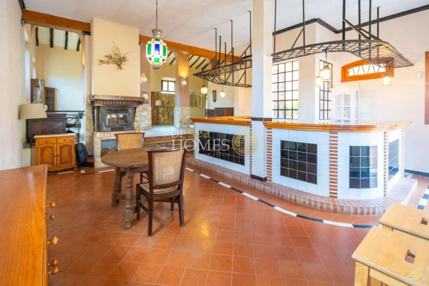 3 bedroom Villa for sale in Nerja with pool - € 995,000 (Ref: 9048621)