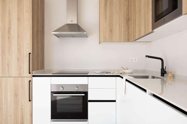 2 soveværelse Byhus til salg i Avda Pescia - Ctra de Frigiliana, Nerja med swimmingpool garage - € 529.000 (Ref: 9406571)