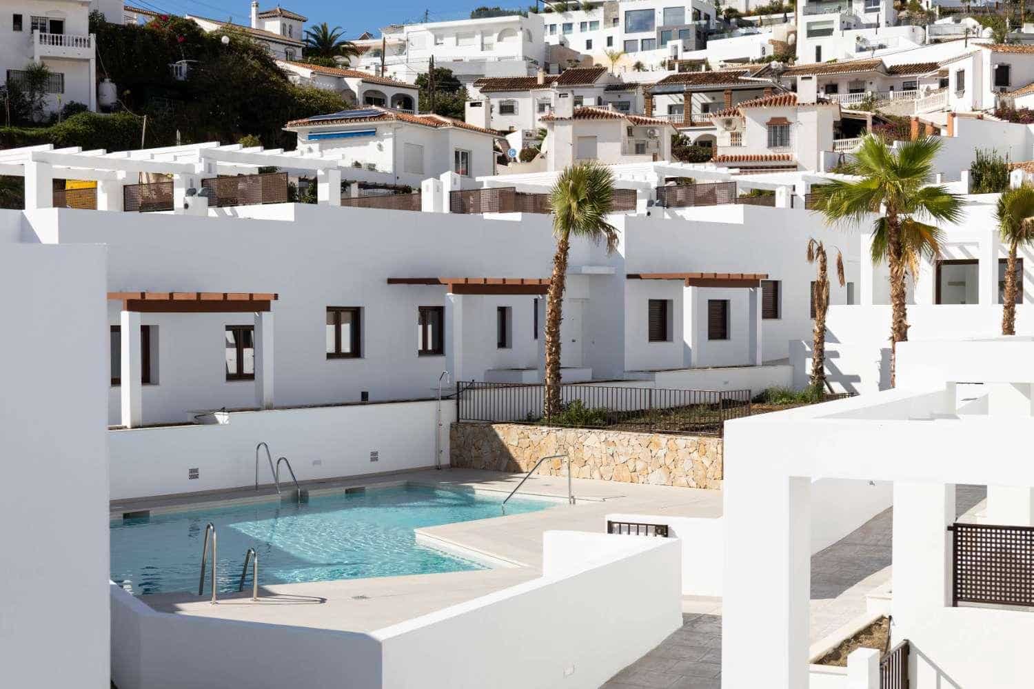 2 soveværelse Byhus til salg i Nerja med swimmingpool garage - € 529.000 (Ref: 9406571)
