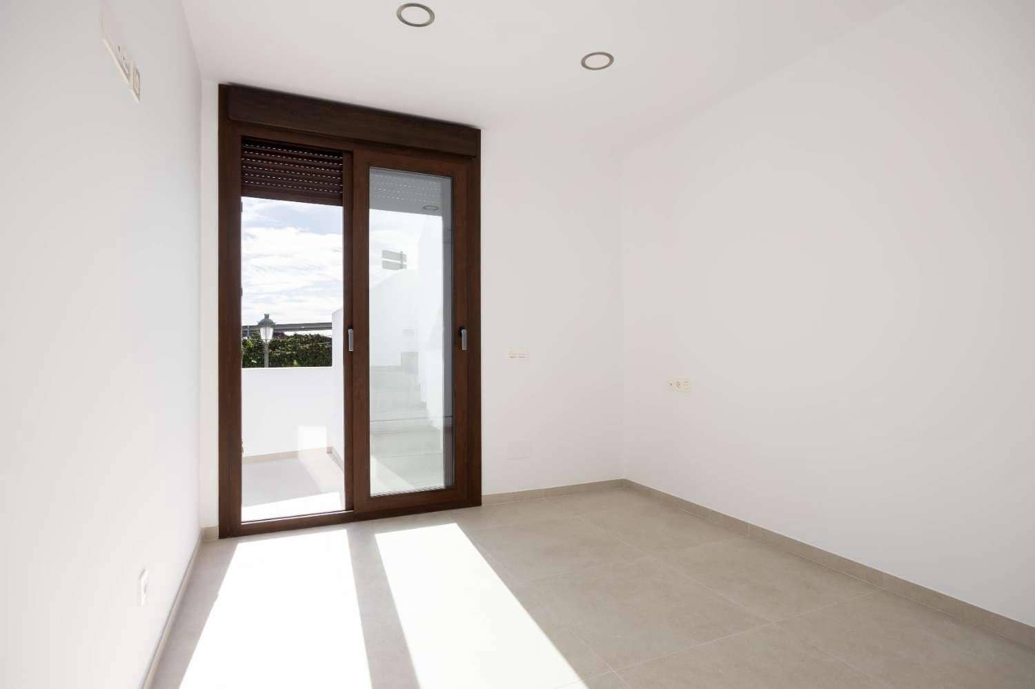 2 soveværelse Byhus til salg i Nerja med swimmingpool garage - € 529.000 (Ref: 9406571)