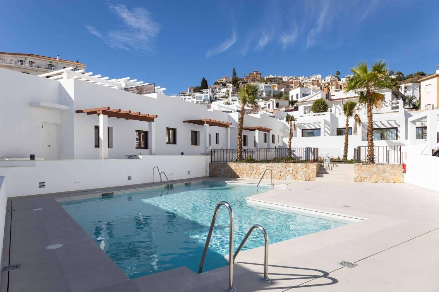 2 soveværelse Byhus til salg i Nerja med swimmingpool garage - € 529.000 (Ref: 9406571)