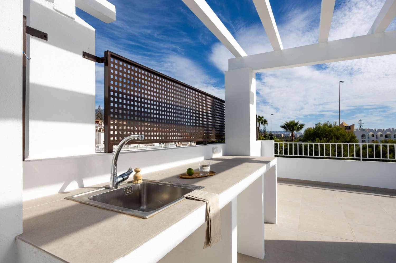 2 soveværelse Byhus til salg i Nerja med swimmingpool garage - € 529.000 (Ref: 9406571)