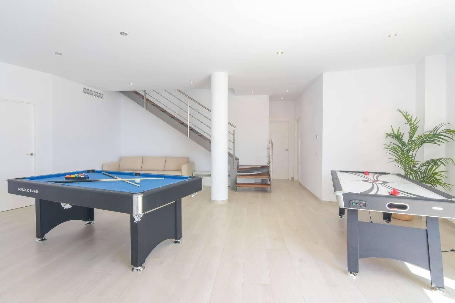 4 camera da letto Villa da affittare in Nerja con piscina garage - 3.000 € (Rif: 9720766)