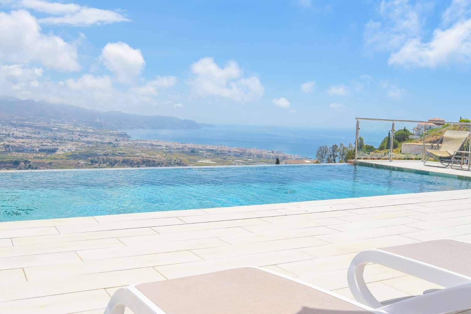 4 camera da letto Villa da affittare in Nerja con piscina garage - 3.000 € (Rif: 9720766)