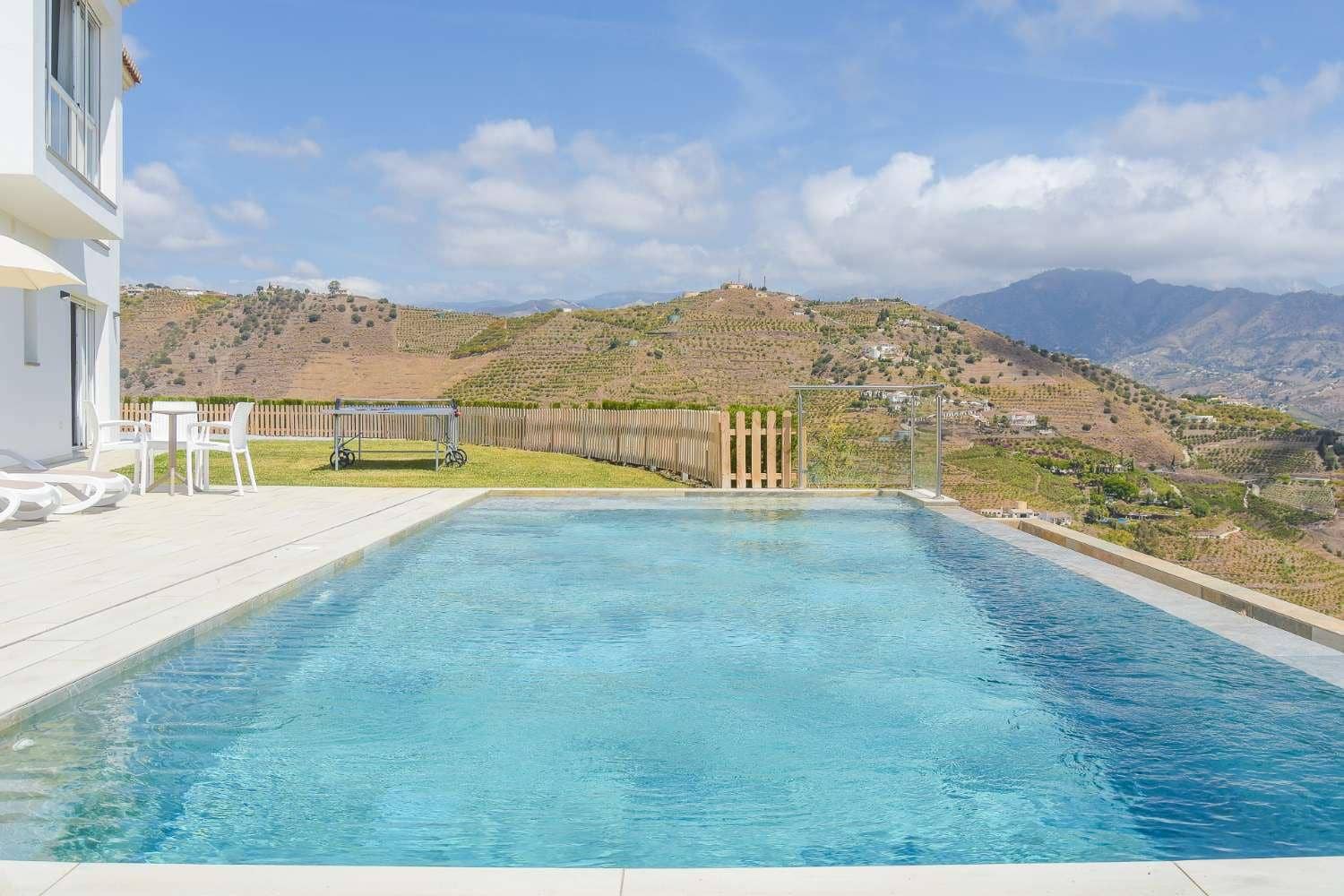 4 camera da letto Villa da affittare in Nerja con piscina garage - 3.000 € (Rif: 9720766)
