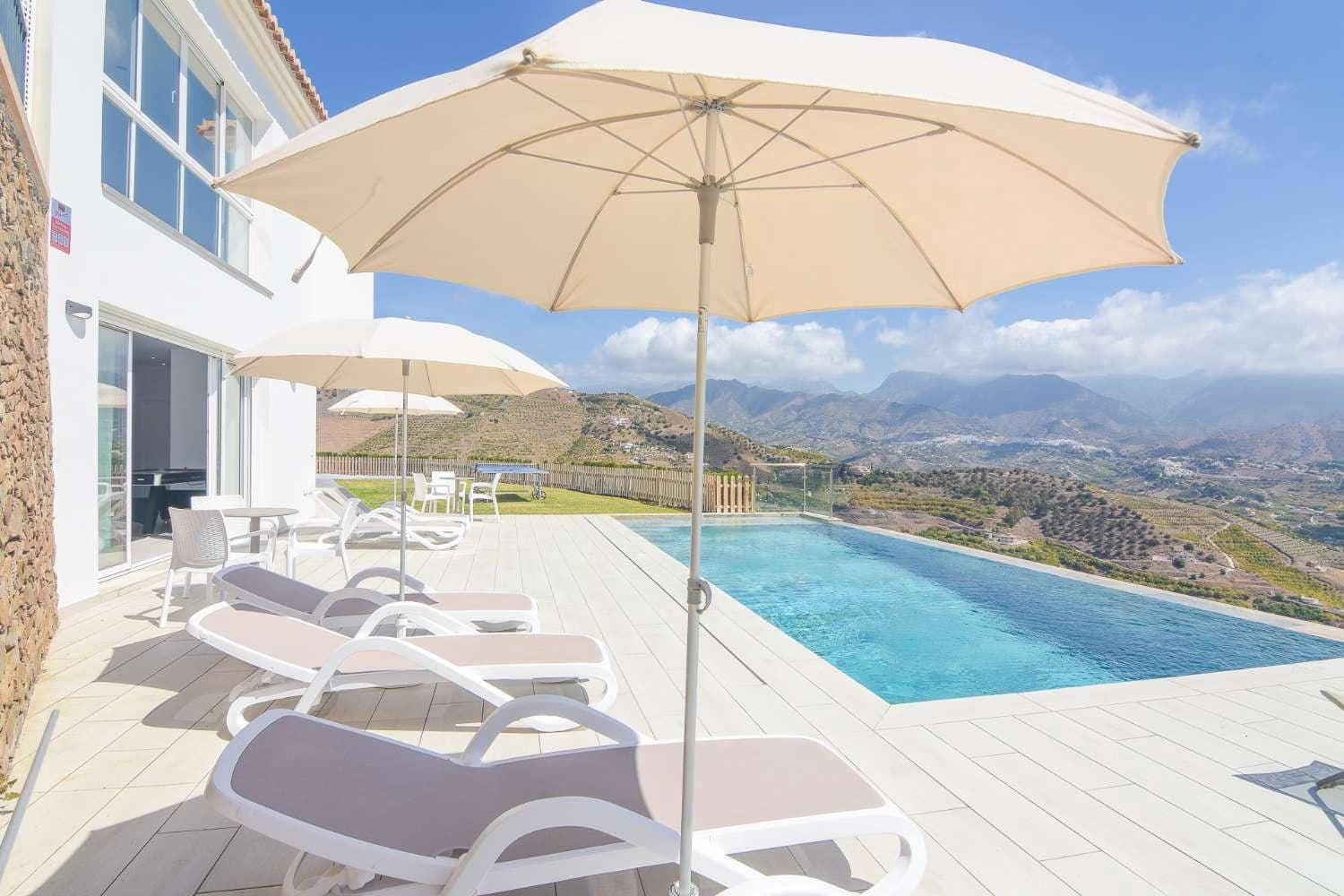 4 camera da letto Villa da affittare in Nerja con piscina garage - 3.000 € (Rif: 9720766)