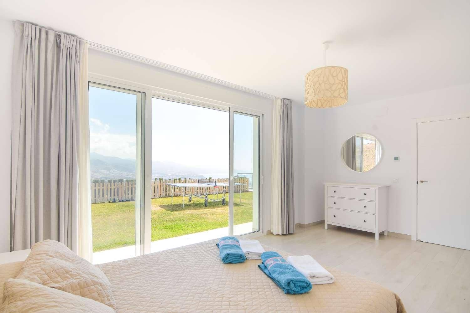 4 camera da letto Villa da affittare in Nerja con piscina garage - 3.000 € (Rif: 9720766)