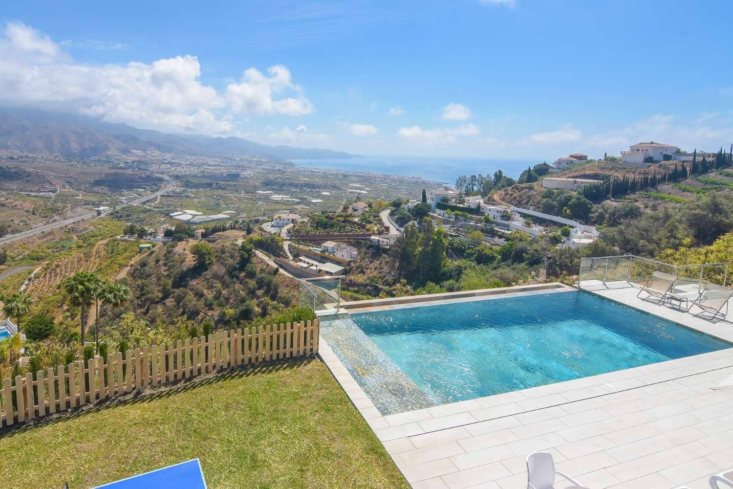 4 camera da letto Villa da affittare in Nerja con piscina garage - 3.000 € (Rif: 9720766)