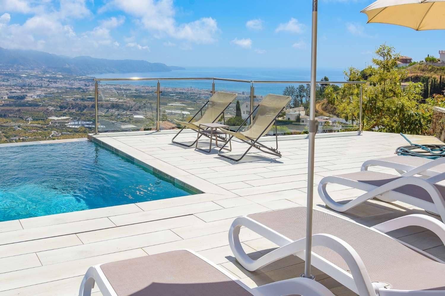4 camera da letto Villa da affittare in Nerja con piscina garage - 3.000 € (Rif: 9720766)
