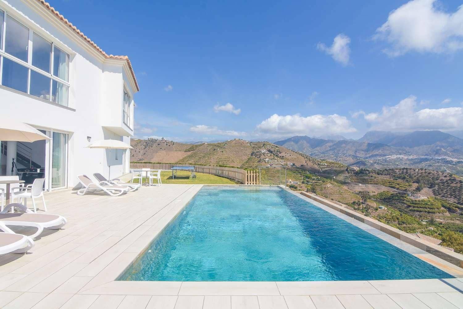 4 camera da letto Villa da affittare in Nerja con piscina garage - 3.000 € (Rif: 9720766)