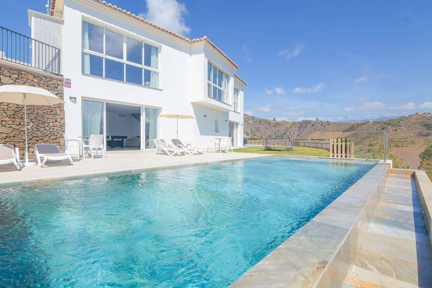 4 camera da letto Villa da affittare in Nerja con piscina garage - 3.000 € (Rif: 9720766)