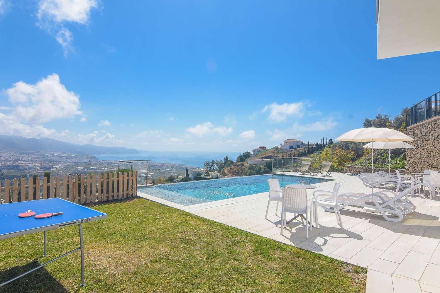 4 camera da letto Villa da affittare in Nerja con piscina garage - 3.000 € (Rif: 9720766)