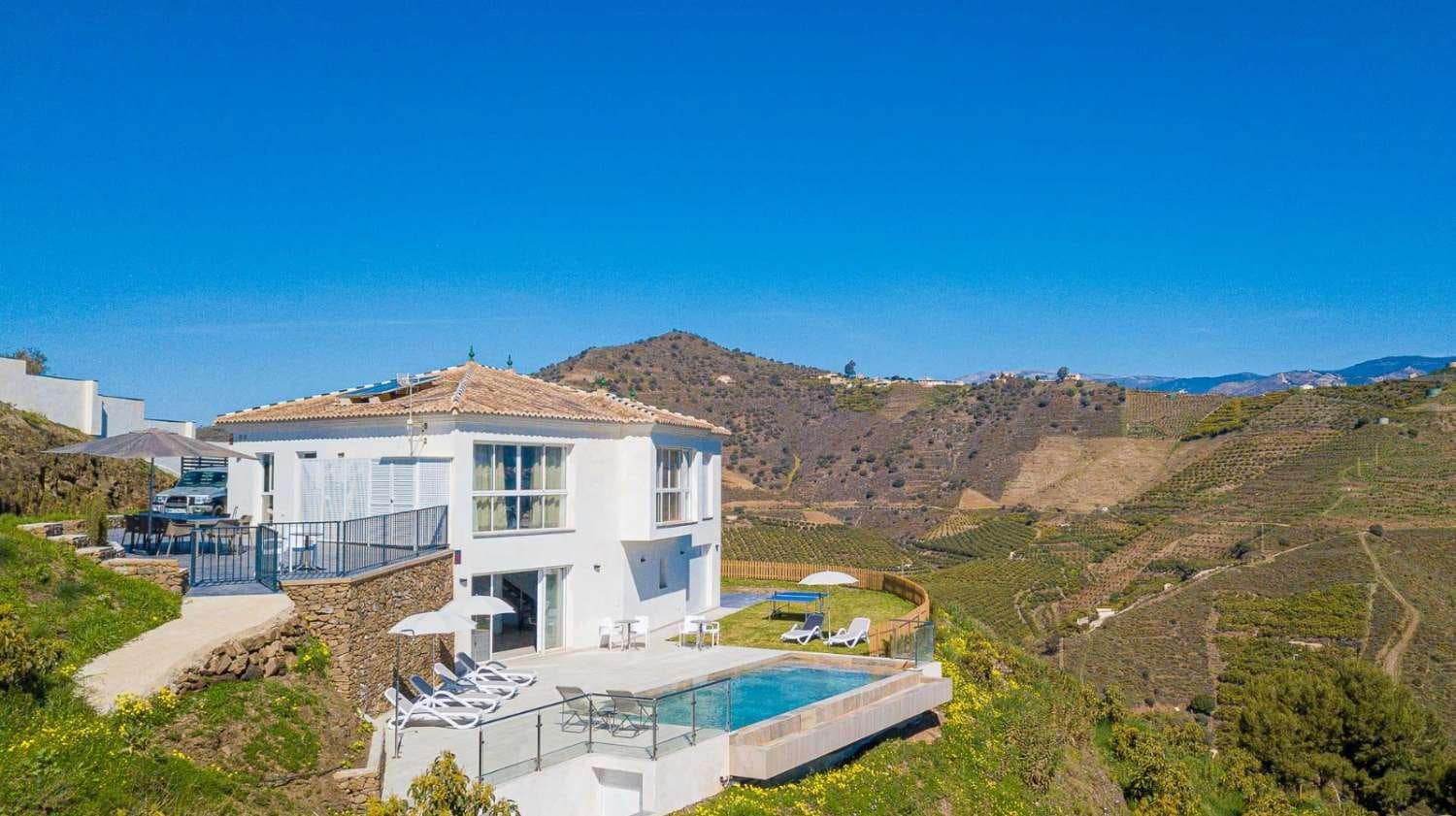 4 camera da letto Villa da affittare in Nerja con piscina garage - 3.000 € (Rif: 9720766)