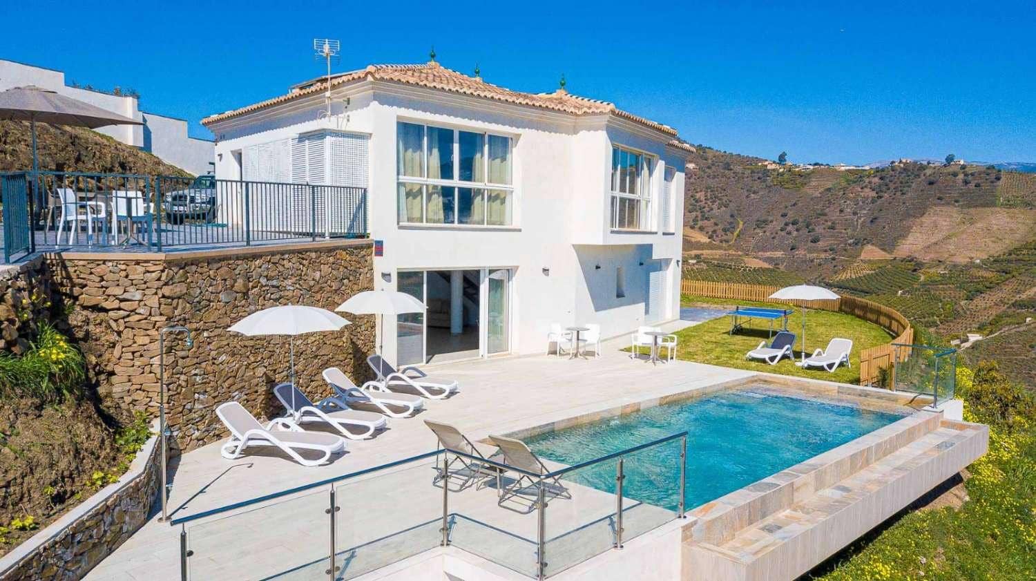 4 camera da letto Villa da affittare in Nerja con piscina garage - 3.000 € (Rif: 9720766)