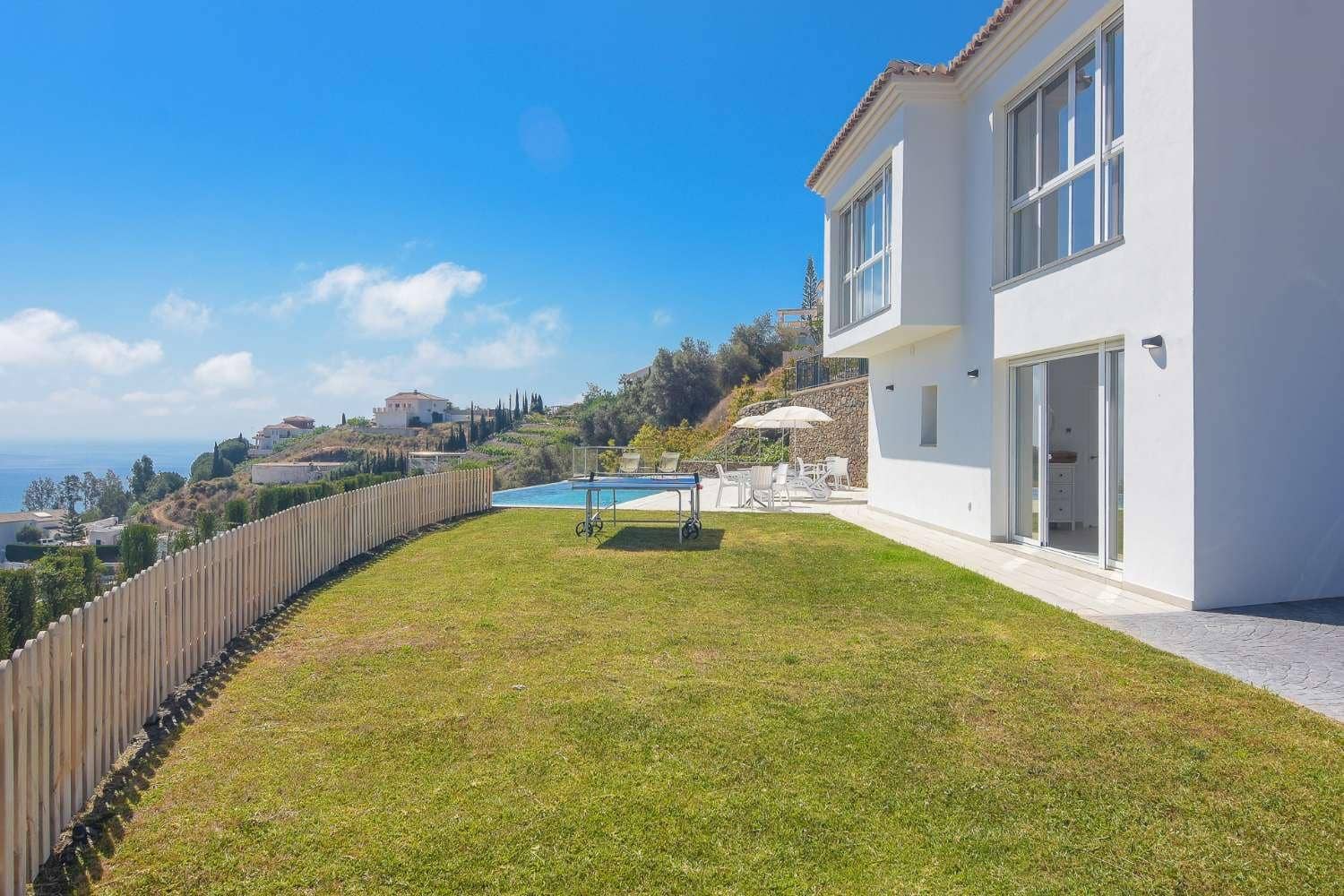 4 camera da letto Villa da affittare in Nerja con piscina garage - 3.000 € (Rif: 9720766)