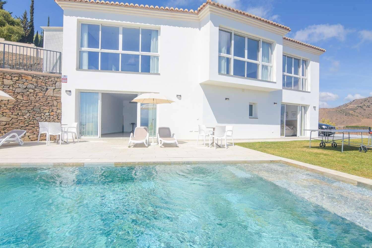 4 camera da letto Villa da affittare in Nerja con piscina garage - 3.000 € (Rif: 9720766)