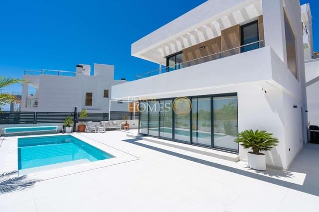 3 soveværelse Villa til salg i Nerja med swimmingpool - € 890.000 (Ref: 9720769)