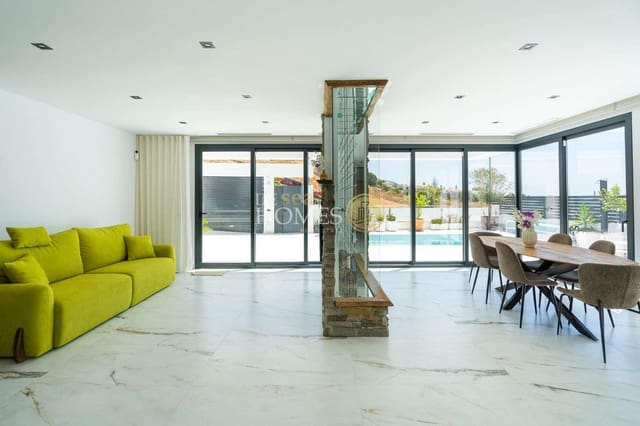 3 soveværelse Villa til salg i Nerja med swimmingpool - € 890.000 (Ref: 9720769)