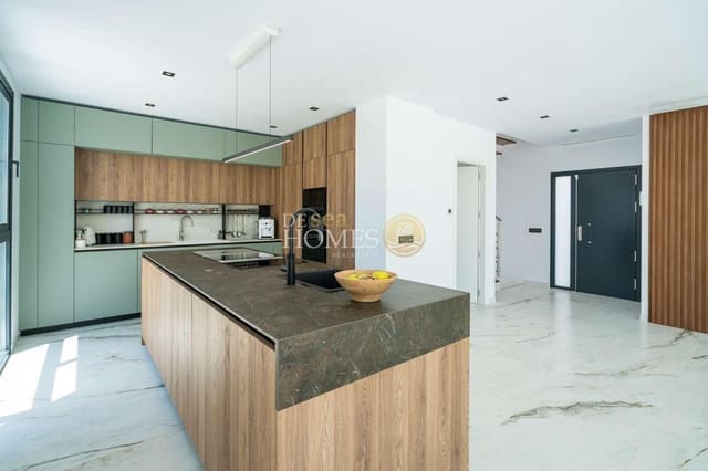 3 soveværelse Villa til salg i Nerja med swimmingpool - € 890.000 (Ref: 9720769)