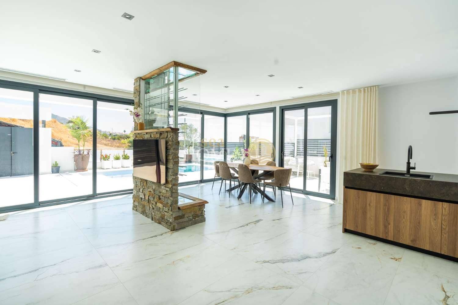 3 sovrum Villa till salu i Nerja med pool garage - 865 000 € (Ref: 9720769)