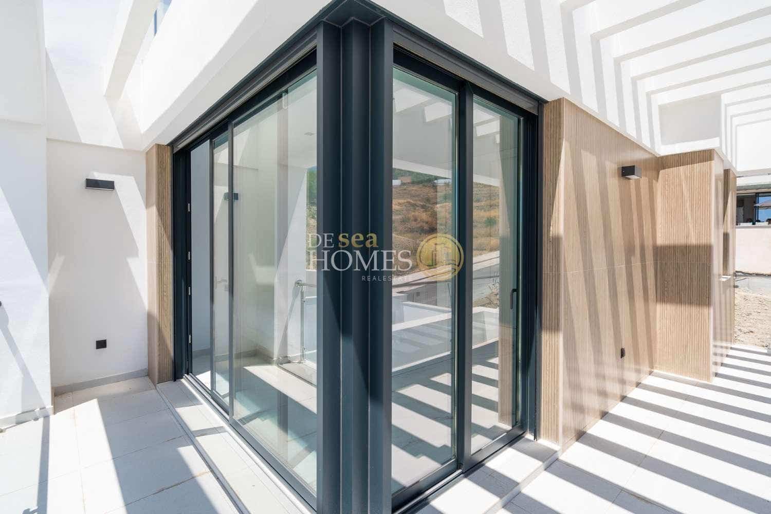 3 sovrum Villa till salu i Nerja med pool garage - 865 000 € (Ref: 9720769)