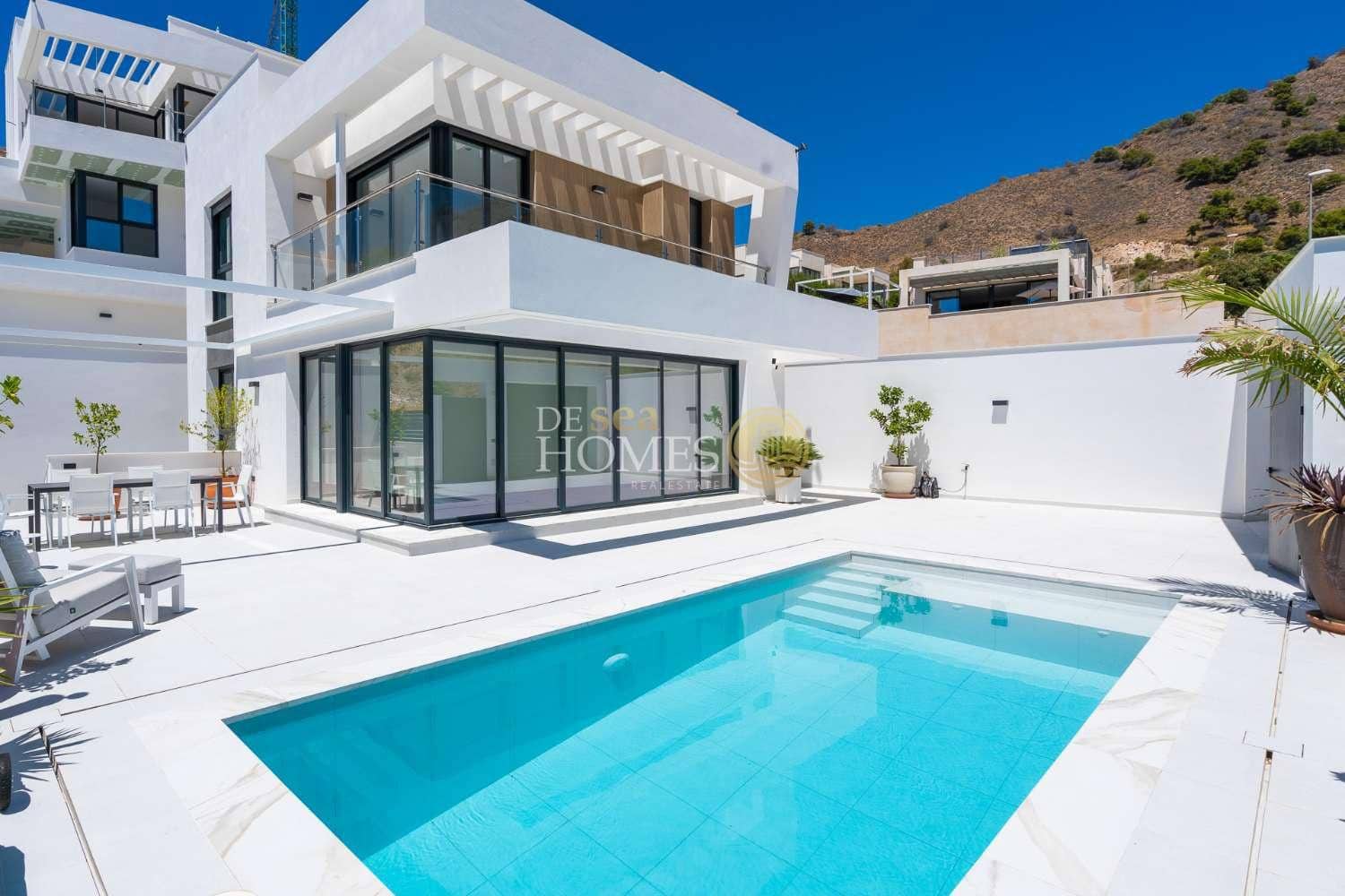 3 sovrum Villa till salu i Nerja med pool garage - 865 000 € (Ref: 9720769)