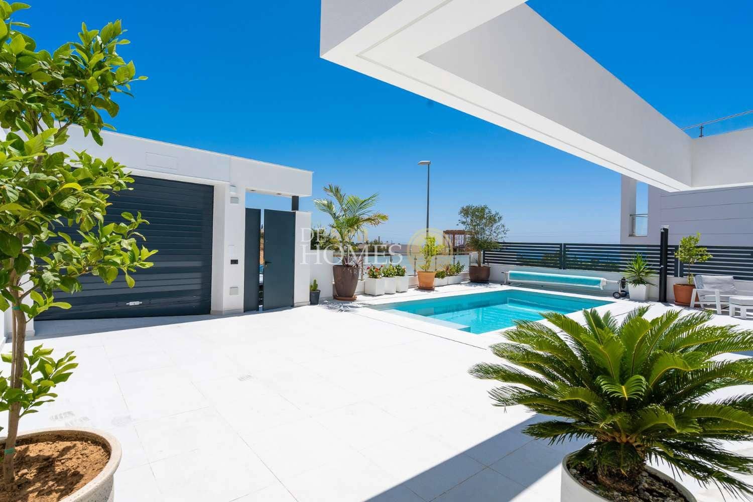 3 sovrum Villa till salu i Nerja med pool garage - 865 000 € (Ref: 9720769)