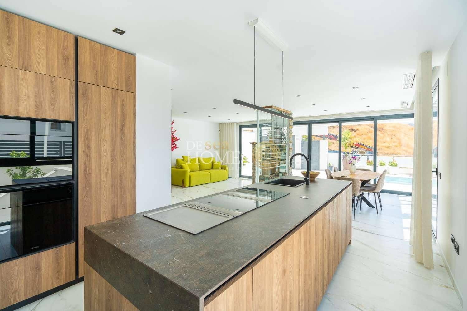 3 sovrum Villa till salu i Nerja med pool garage - 865 000 € (Ref: 9720769)