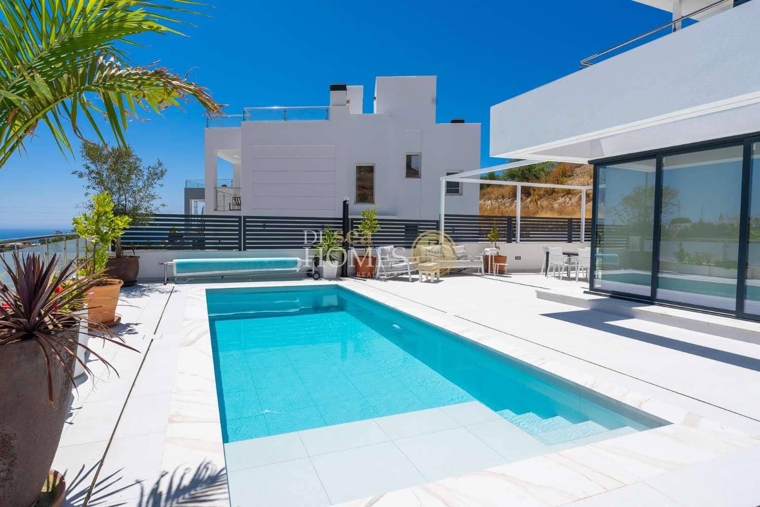 3 sovrum Villa till salu i Nerja med pool garage - 865 000 € (Ref: 9720769)