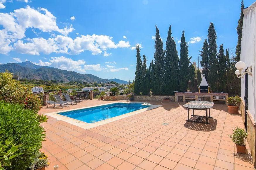 2 bedroom Finca/Country House for rent in Frigiliana with pool - € 1,200 (Ref: 9734108)
