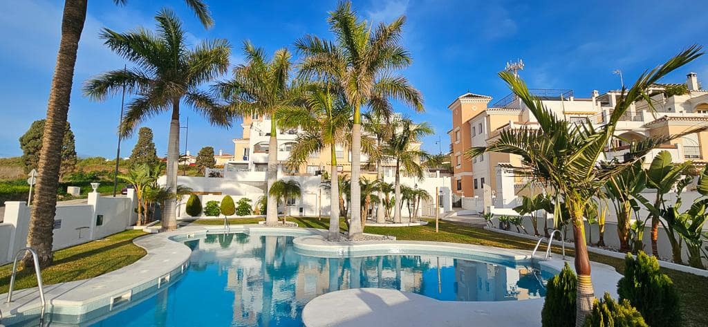 2 bedroom Apartment for sale in El Penoncillo with pool - € 326,000 (Ref: 9821618)