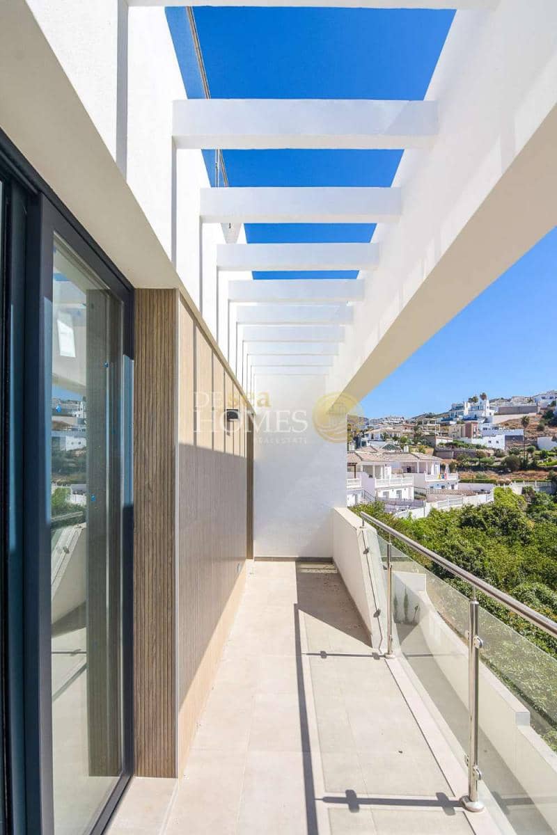 3 soveværelse Villa til salg i Torrox Park med swimmingpool garage - € 759.000 (Ref: 9848257)