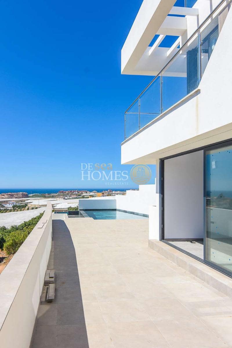 3 soveværelse Villa til salg i Torrox Park med swimmingpool garage - € 759.000 (Ref: 9848257)