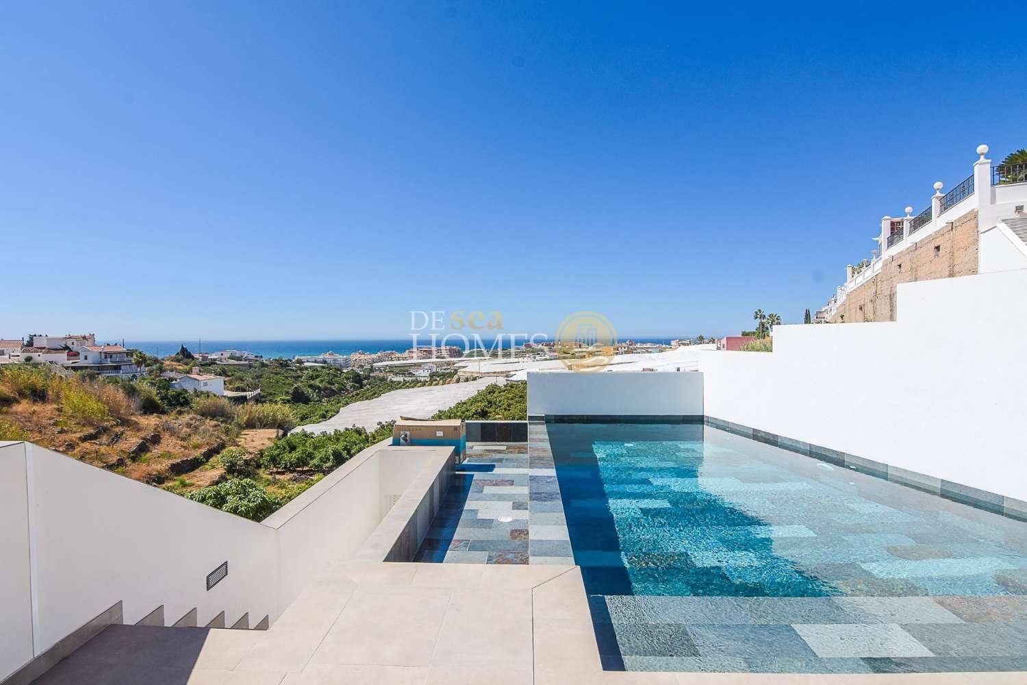 3 soveværelse Villa til salg i Torrox Park med swimmingpool garage - € 759.000 (Ref: 9848257)