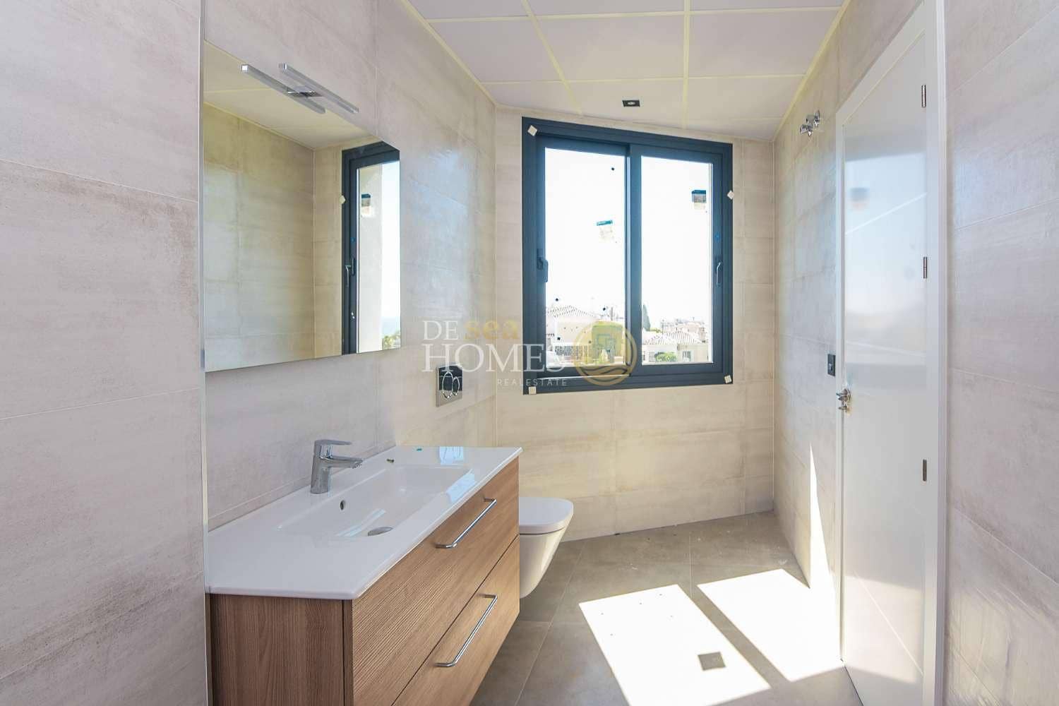 3 soveværelse Villa til salg i Torrox Park med swimmingpool garage - € 759.000 (Ref: 9848257)