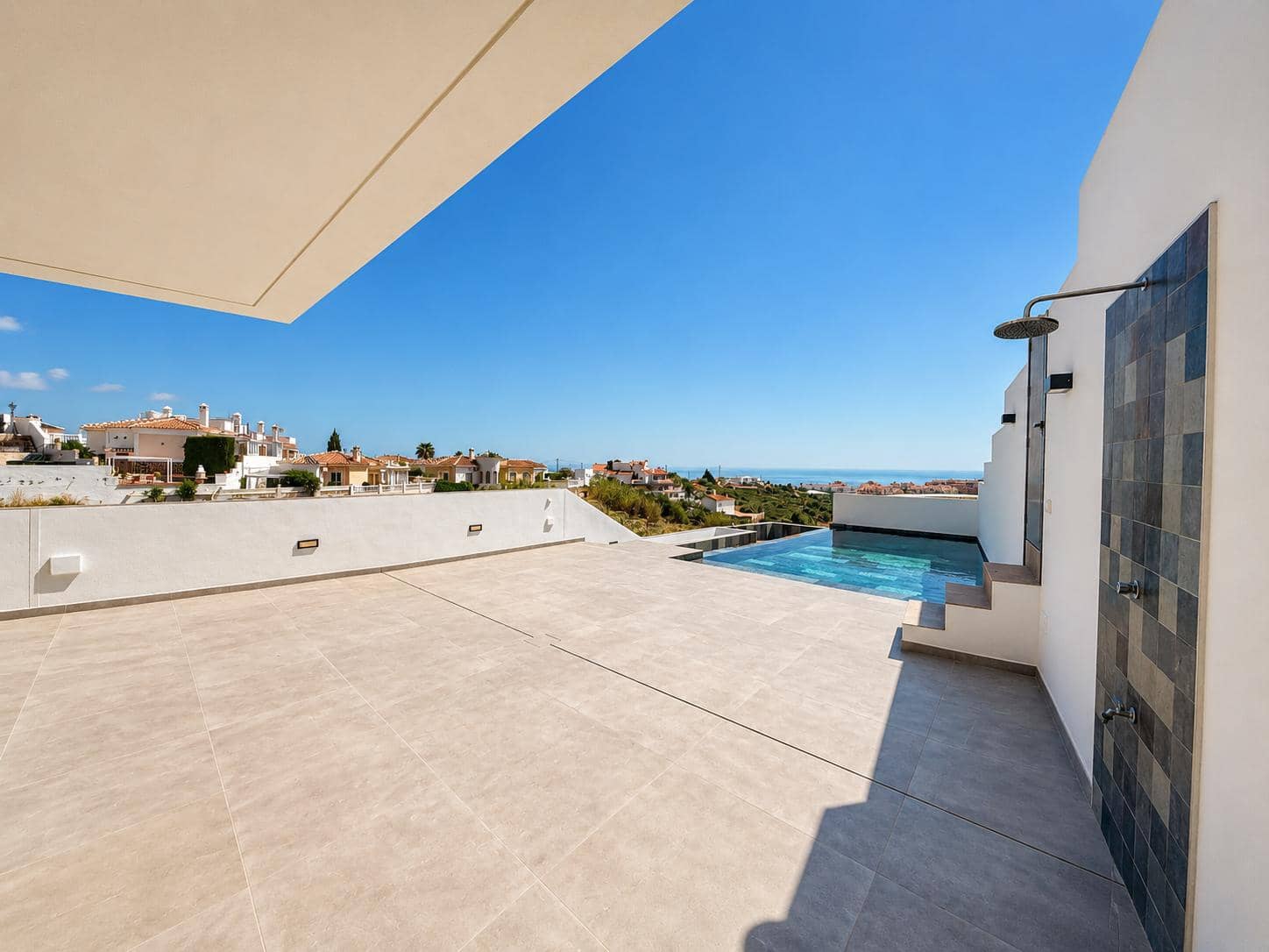 3 soveværelse Villa til salg i Torrox Park med swimmingpool garage - € 759.000 (Ref: 9848257)