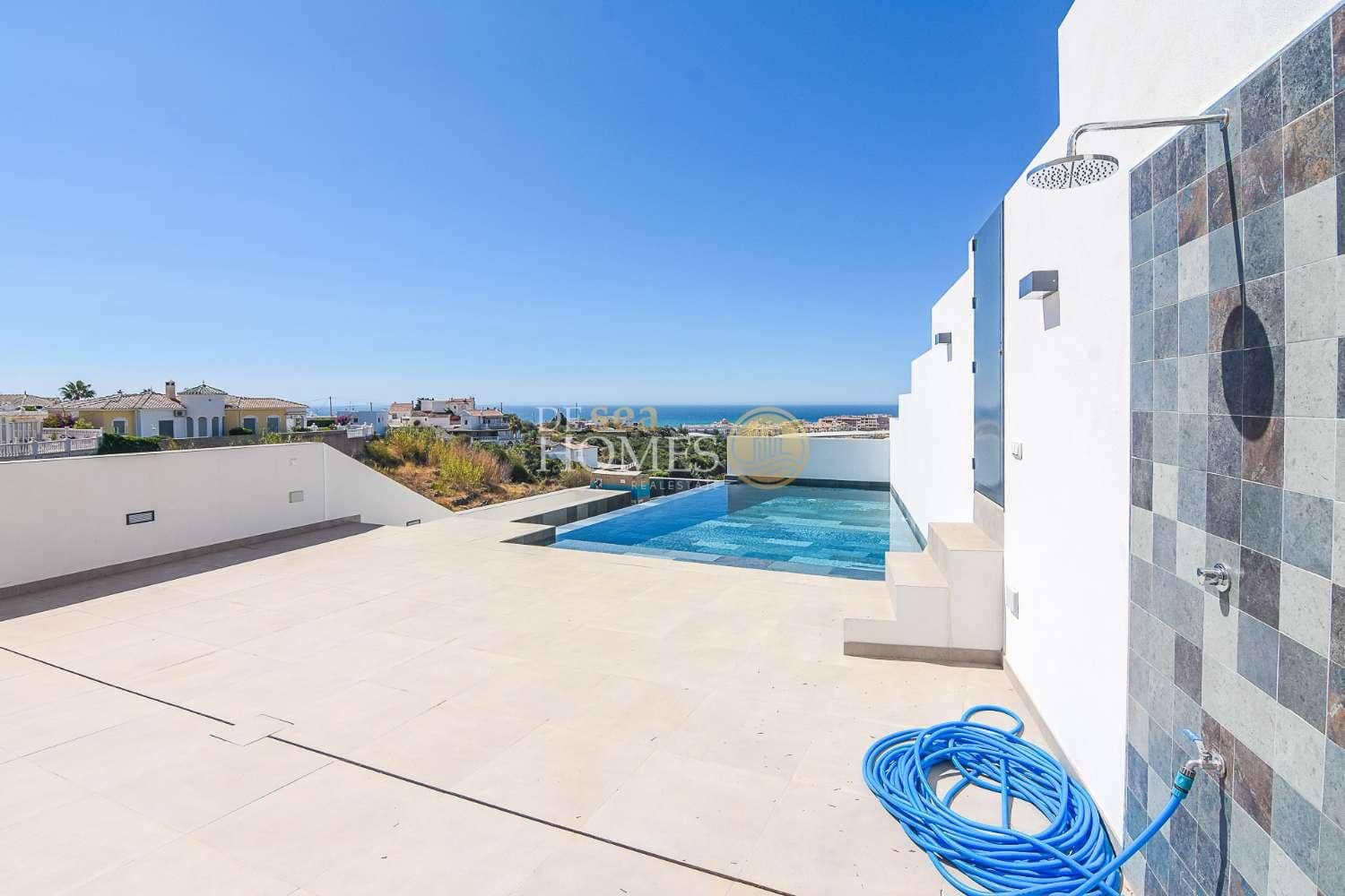 3 soveværelse Villa til salg i Torrox Park med swimmingpool garage - € 759.000 (Ref: 9848257)
