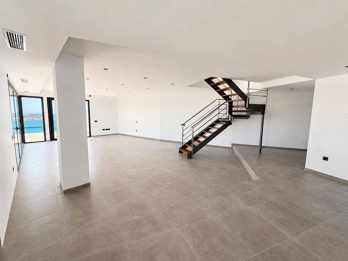 3 soveværelse Villa til salg i Torrox Park med swimmingpool garage - € 759.000 (Ref: 9848257)
