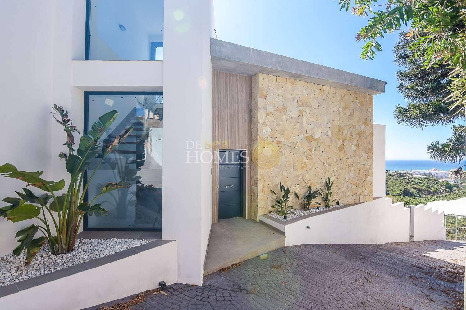 3 soveværelse Villa til salg i Torrox Park med swimmingpool garage - € 759.000 (Ref: 9848257)