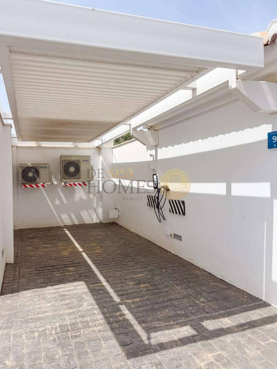 3 bedroom Villa for sale in La Herradura with pool - € 685,000 (Ref: 9939285)
