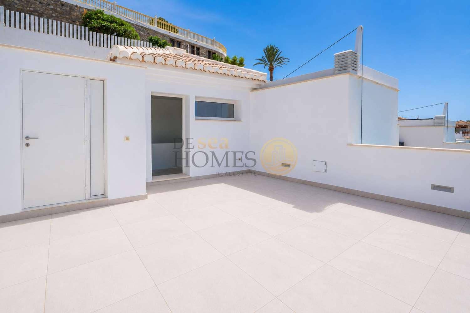 3 bedroom Villa for sale in La Herradura with pool - € 685,000 (Ref: 9939285)
